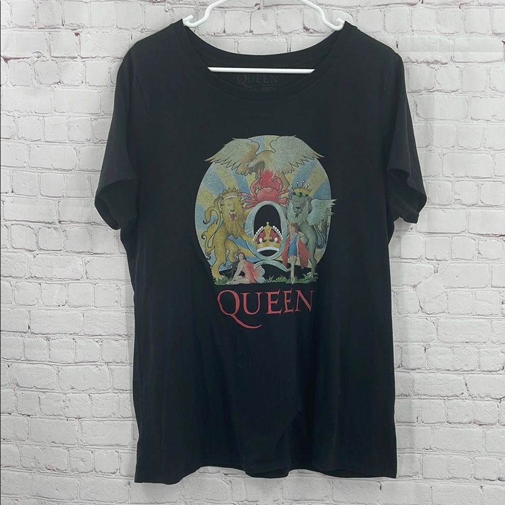 Queen Official Merch size 2 65% Cotton Graphic Band Tee